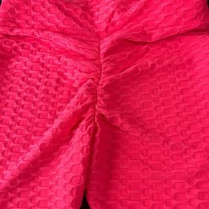 Booty lifting anti cellulite ankle length leggings , very flattering , comfy